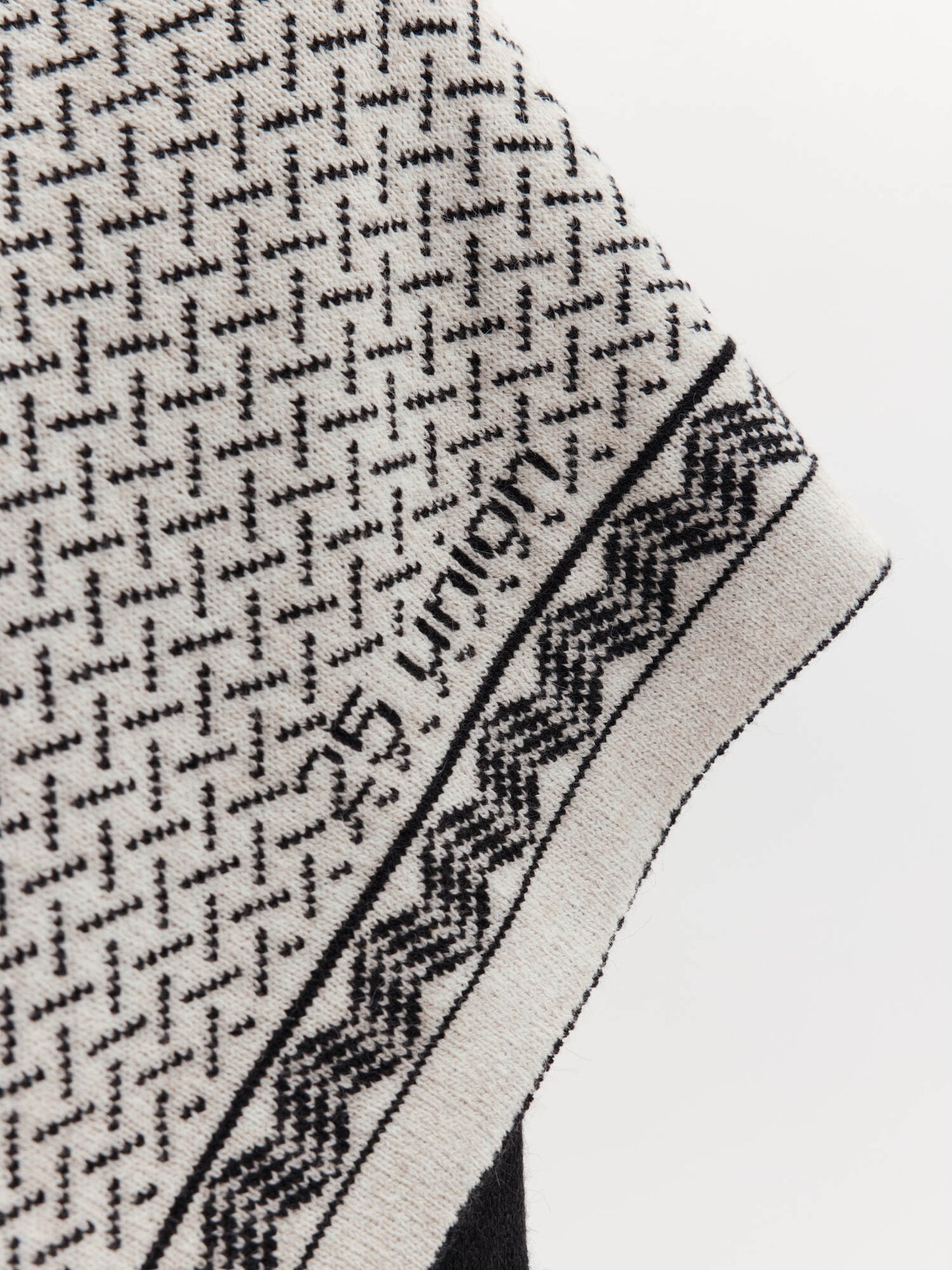 Hustka Patterned Scarf