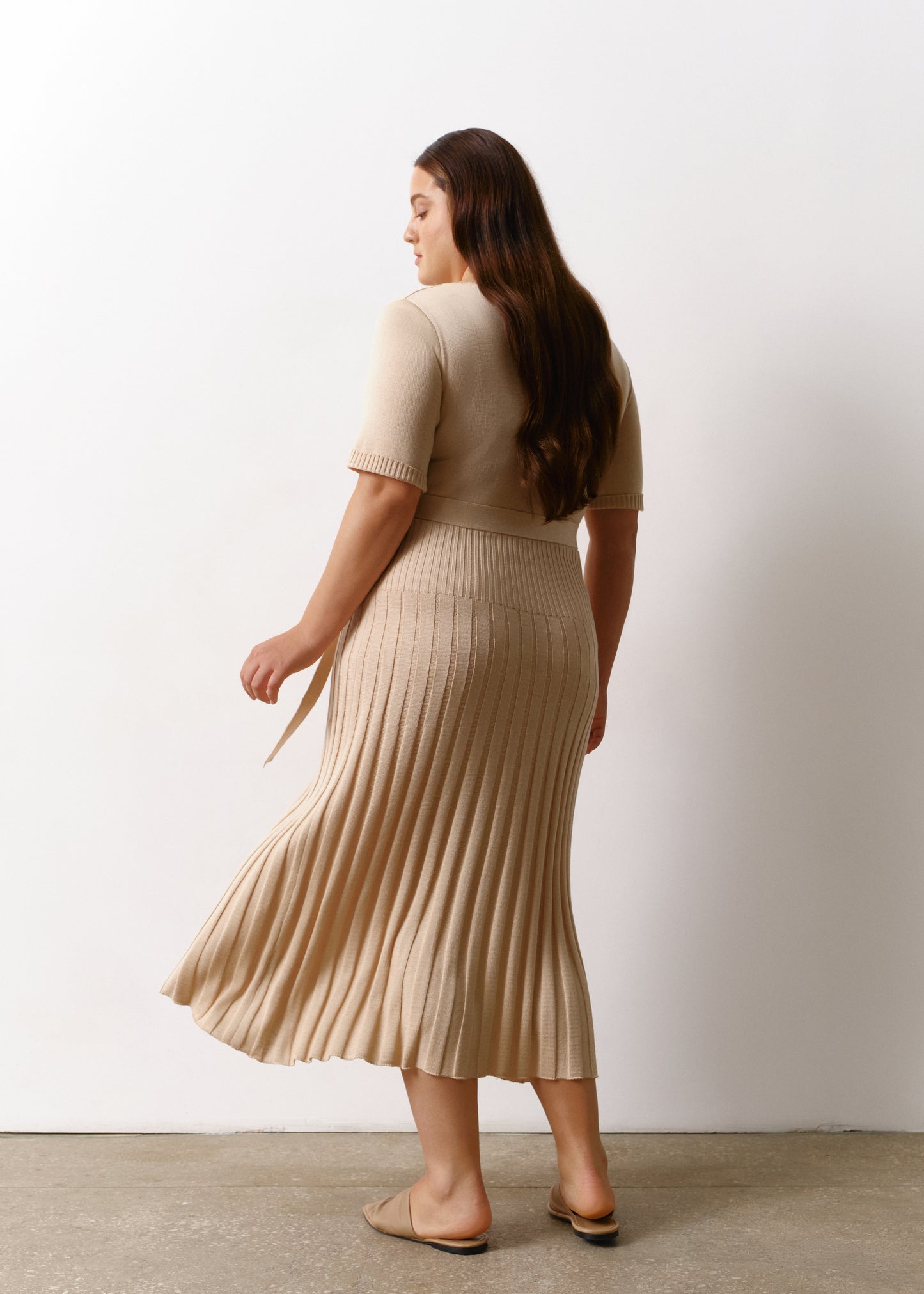 Knitted Round Neck Pleated Skirt Midi Dress