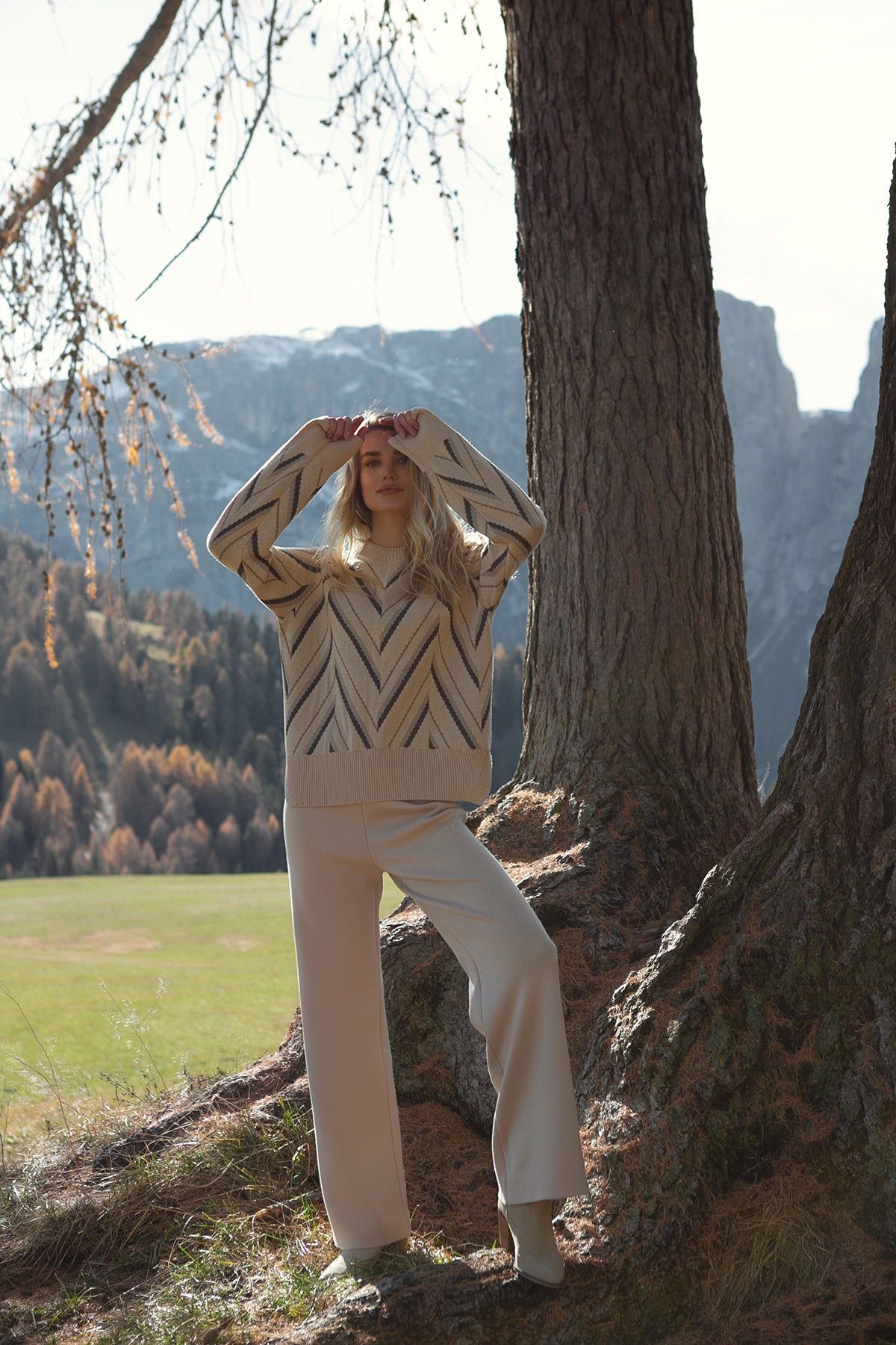 Printed A Free-Style Round Neck Sweater Smereka